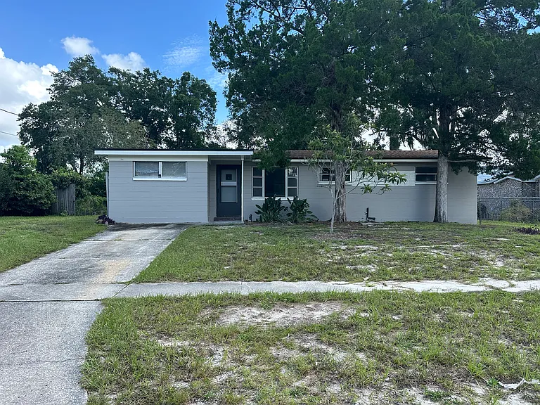 170 Parkwood Dr W — Photo 1