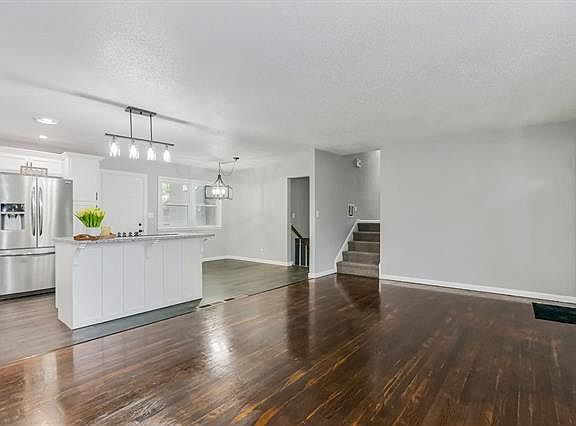 4th image of 10415 E 39th Ter S