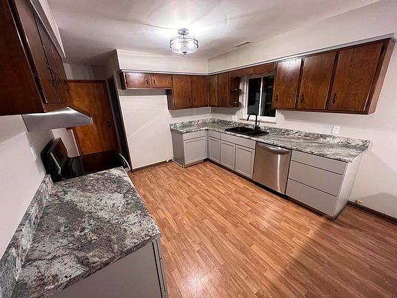 3rd image of 10010 Black St