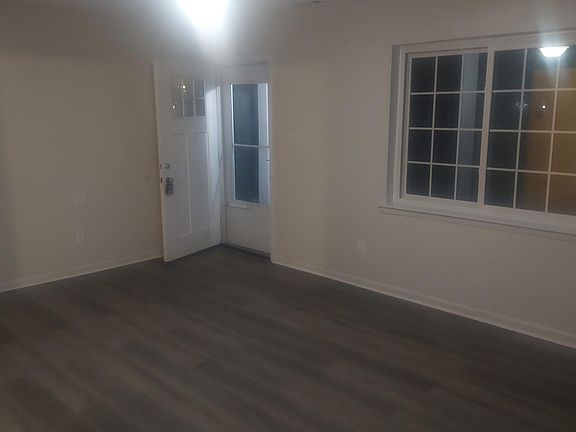 5th image of 213 White Oak Blvd