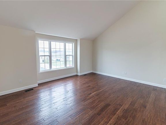 5th image of 1005 E Pearl Ct