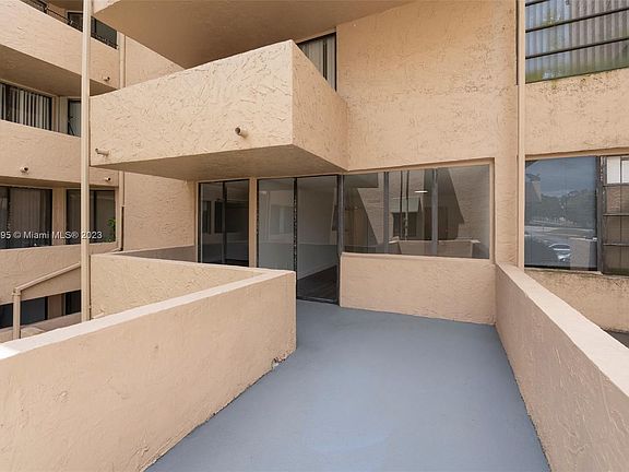 4th image of 10400 SW 108th Ave APT A211