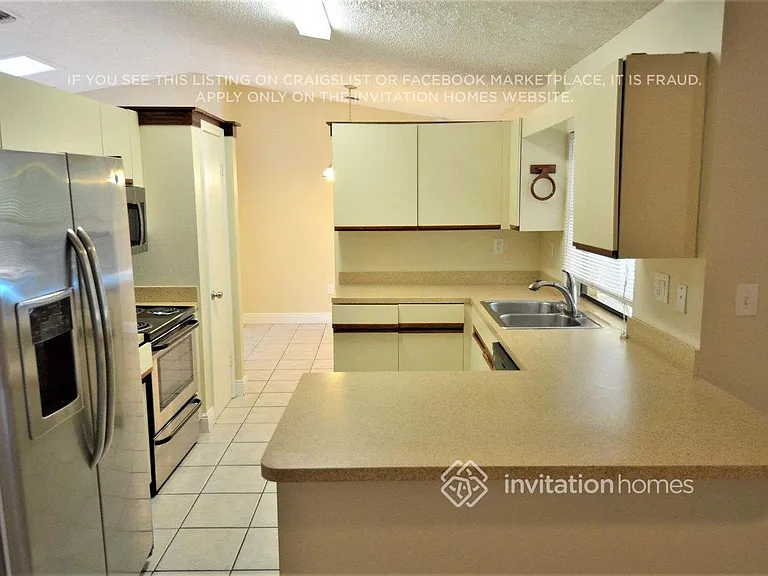 10821 NW 33rd St — Photo 6