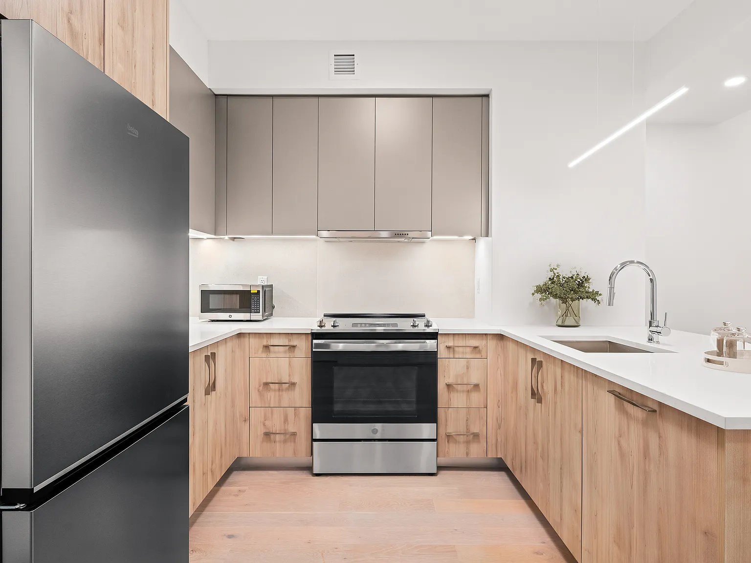 255 Lorimer Street — Photo 3
