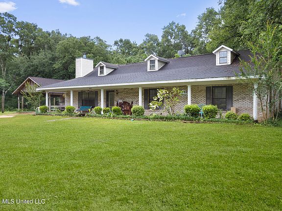 3rd image of 4875 Plantation Rd