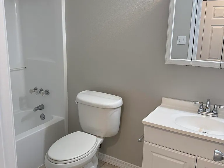 1105 Spruce St — Photo 11