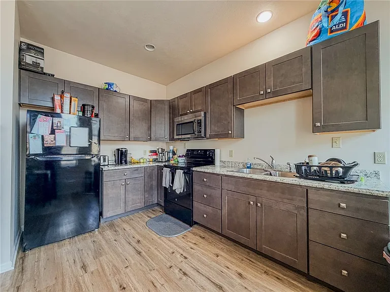 137 N Main St #B — Photo 12