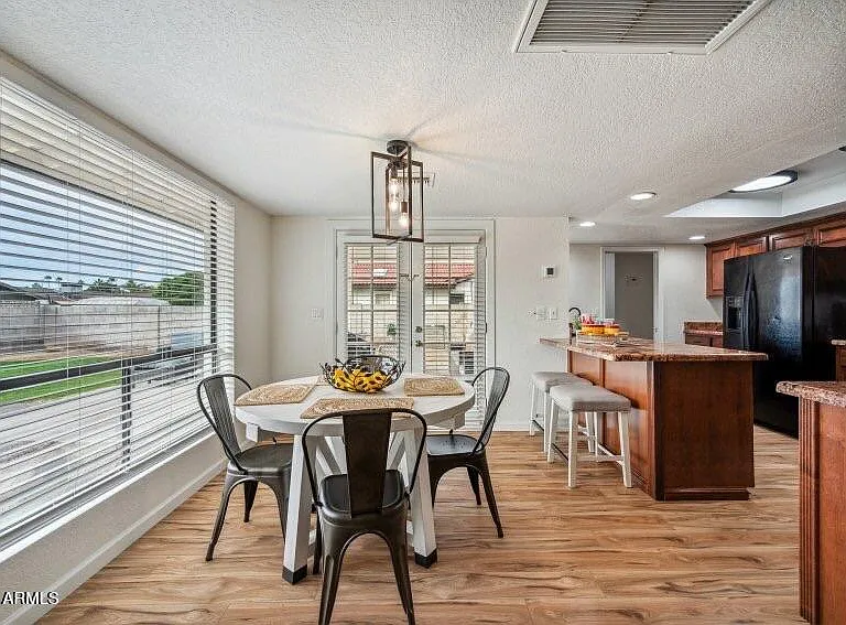 101 W Kathleen Rd — Photo 11