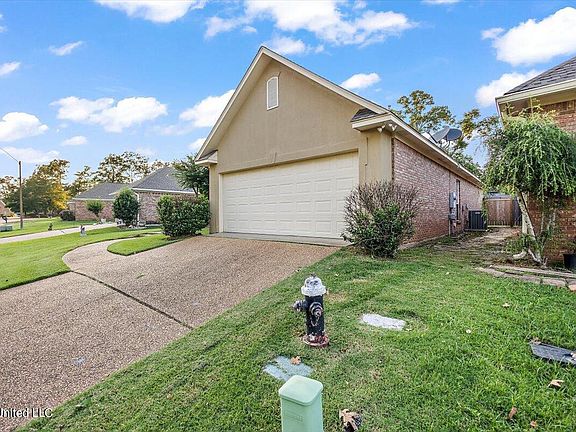 3rd image of 509 Willow Court Dr