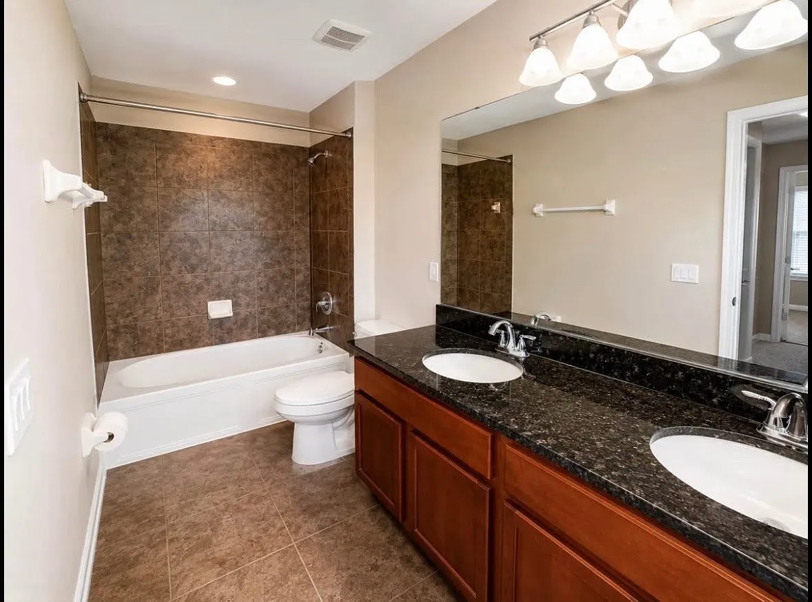 3 bed, 2.5 bath, 1654 sqft, $2,300 — Photo 2