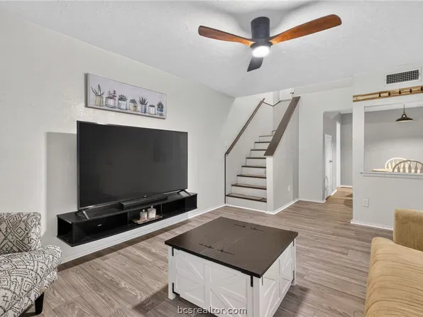 2411 De Lee St APT 18, Bryan, TX 77802