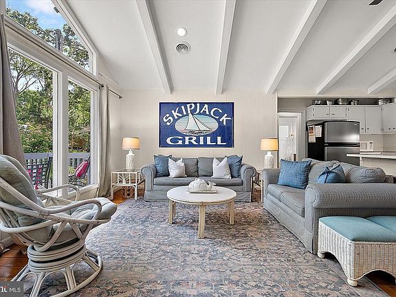5th image of 604 Spring Lake Dr