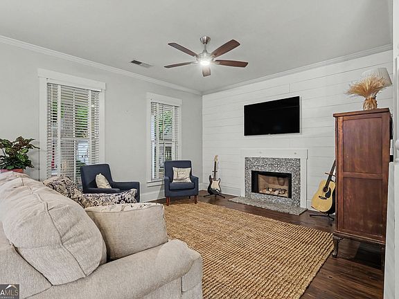 4th image of 4113 Summers St SW