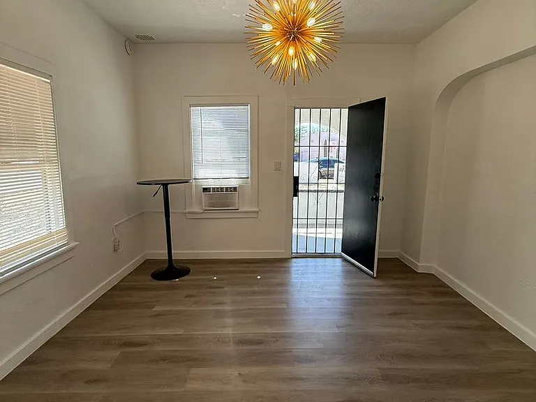 239 N Warren Ave — Photo 80