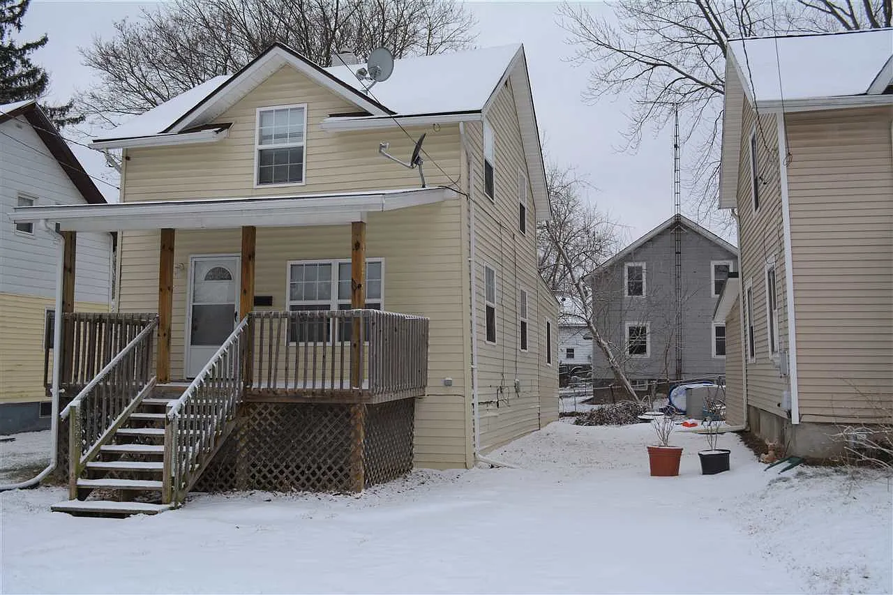 556 N Elm Ave photo 1