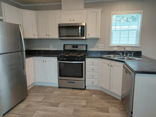 80 Mulberry, Belleville, MI