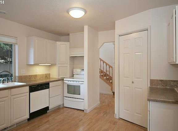 2nd image of 3803 NE 165th Cir