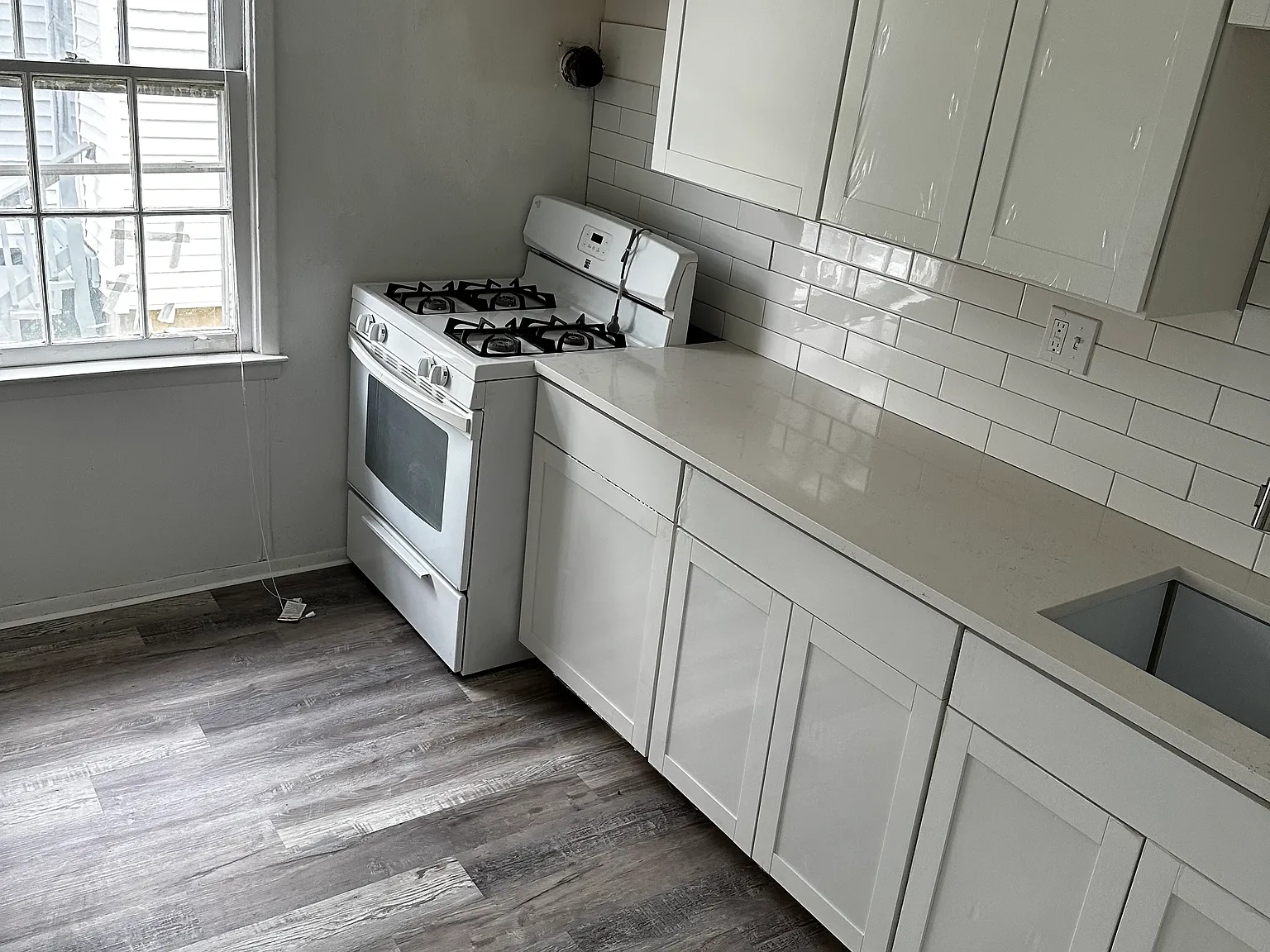 2 bed, 1000 sqft, $2,025 — Photo 3