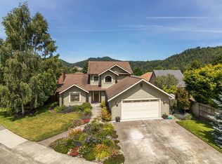 161 Grayland Heights Rd, Rio Dell, CA 95562