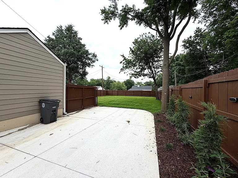 301 S College Ave — Photo 13