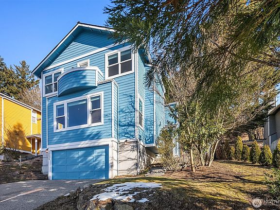 2nd image of 10538 157 Avenue NE