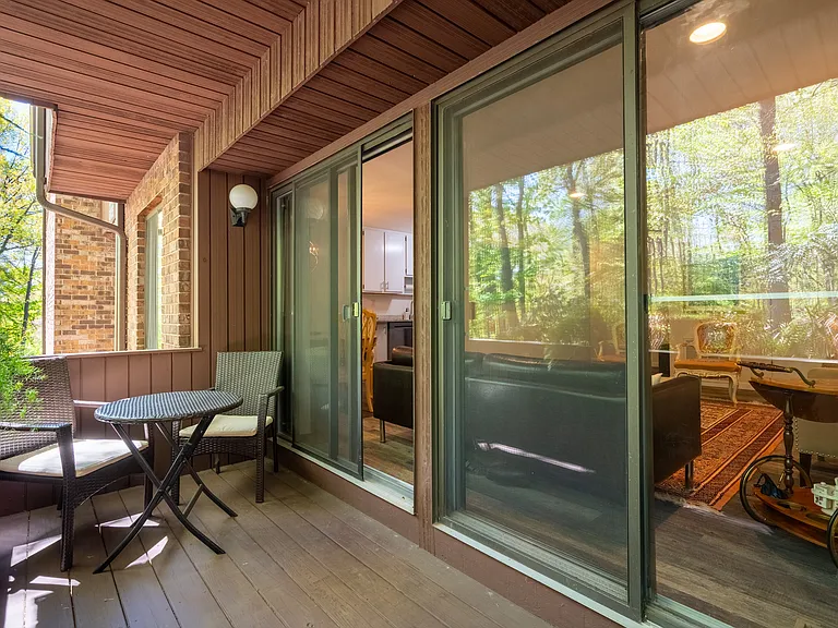 138 Indian Hollow Ct — Photo 31