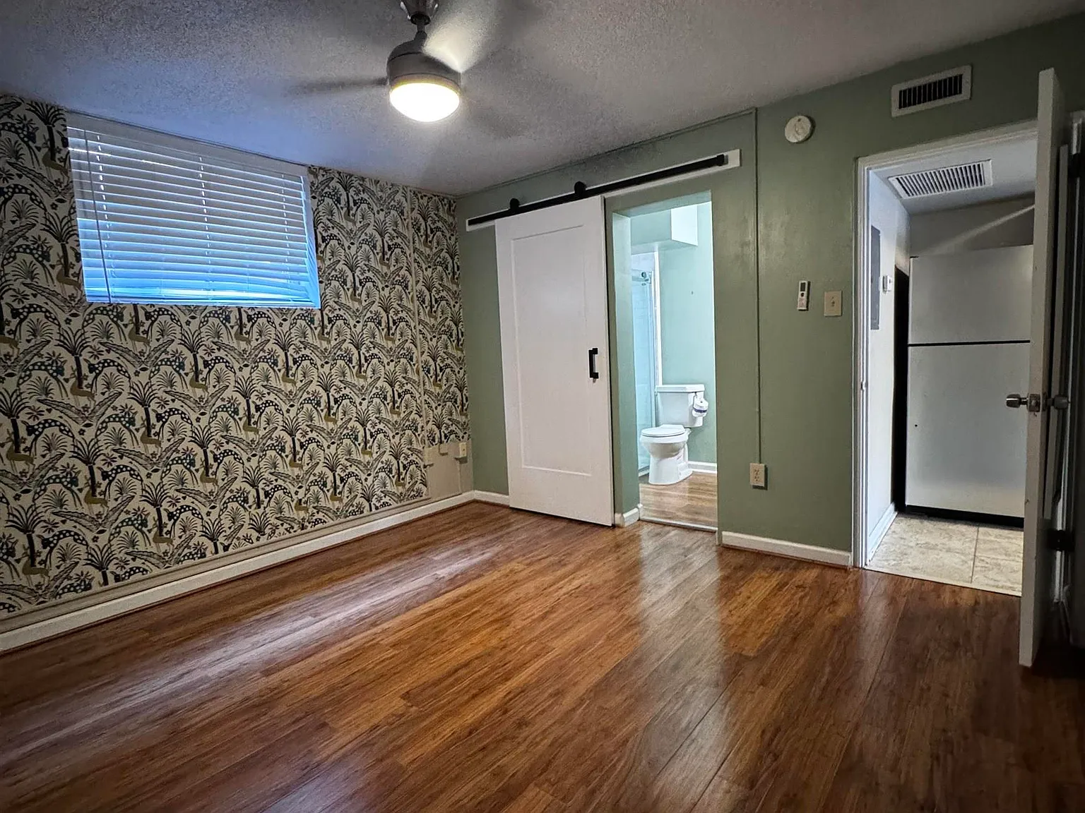 1 bed, 1.0 bath, $1,200 — Photo 3