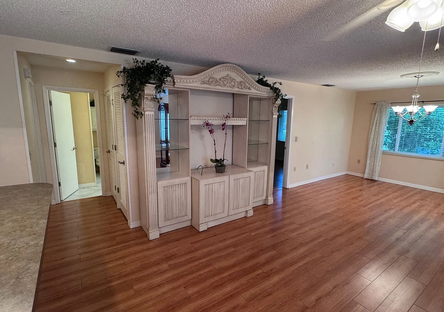 Unfurnished Annual Rental — Photo 3
