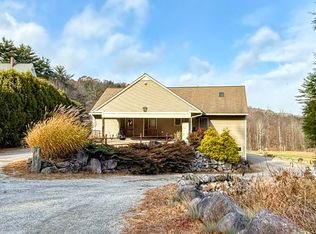 17 Mountain St #B, Haydenville, MA 01039