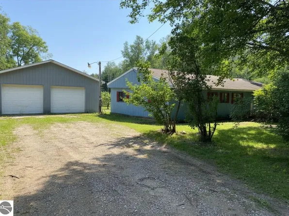 5131 Washington Rd, Lake, MI 48632