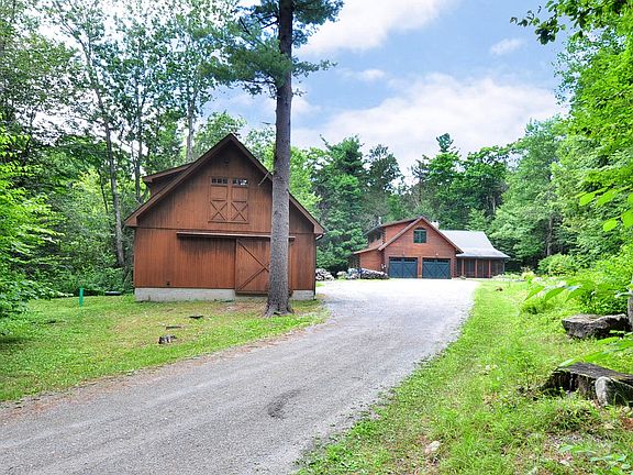 4th image of 1111 Clubhouse Rd