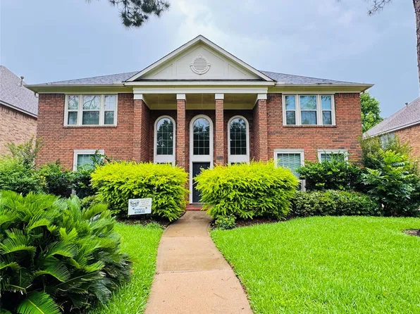 3811 Stockbridge Dr, Sugar Land, TX 77479