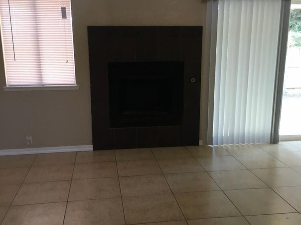 1st image of 2834 W Caldwell Ave