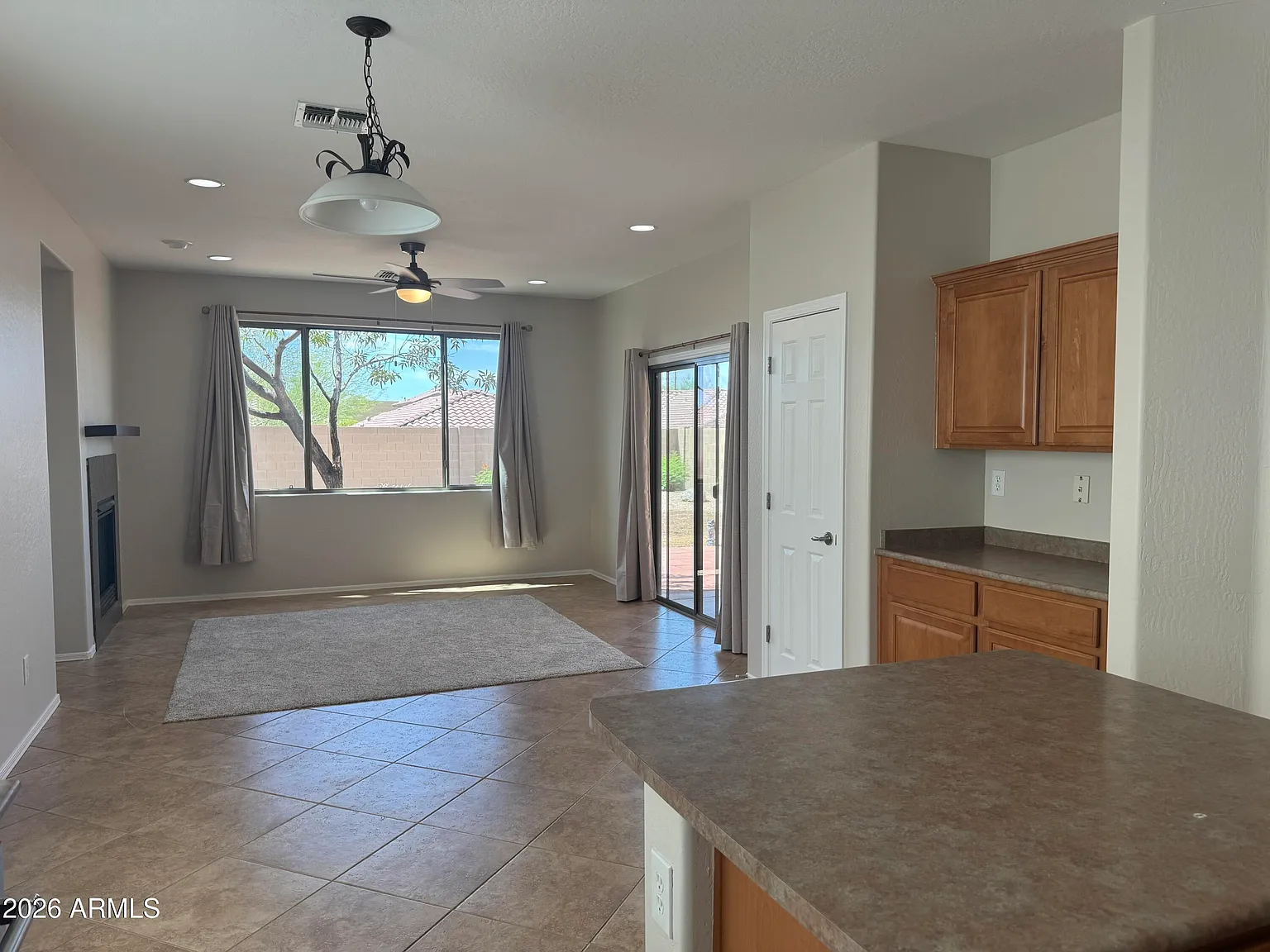 4 bed, 2.5 bath, 1965 sqft, $2,350 — Photo 4