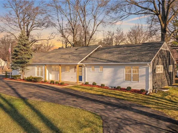 3520 W 93rd St, Leawood, KS 66206