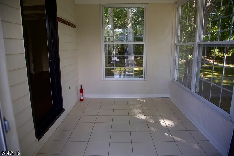 3 bed, 1.0 bath, $3,700 — Photo 2