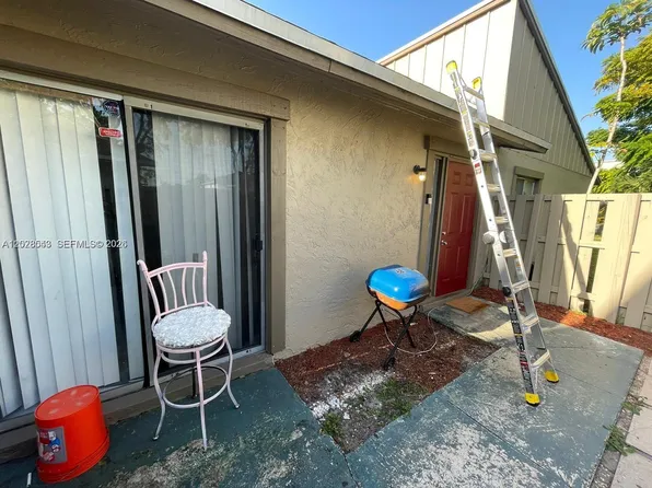 5813 NW 21st St #20-C, Lauderhill, FL 33313
