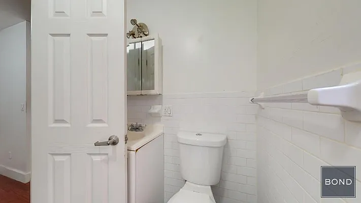 Rented by Bond New York | media 27