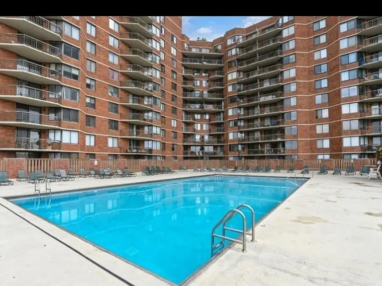 733 Harmon Cove Tower #733 — Photo 22
