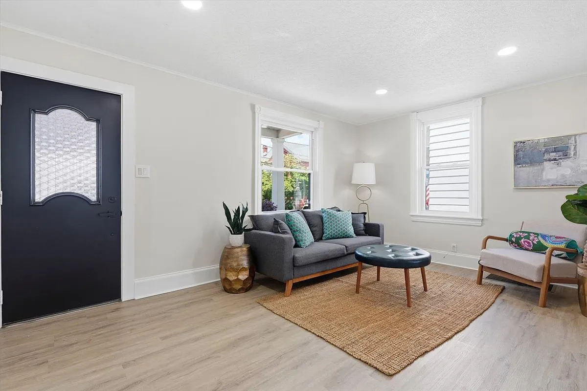 3 bed, 1535 sqft, $2,195 — Photo 2