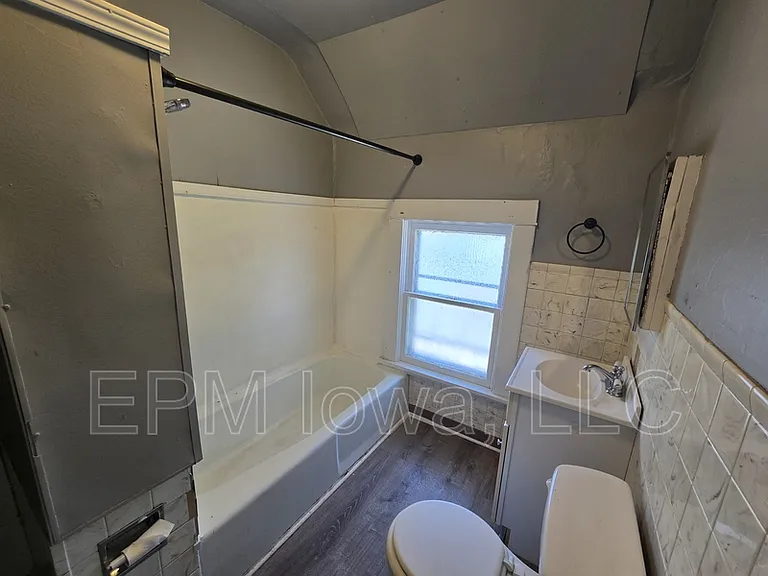1311 W 2nd St — Photo 25