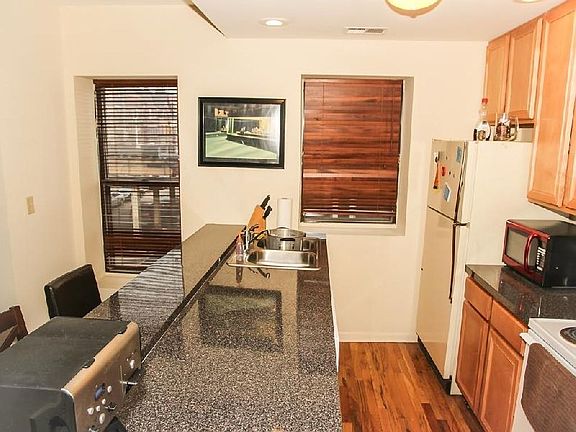 5th image of 3053 N Sheffield Ave #2B