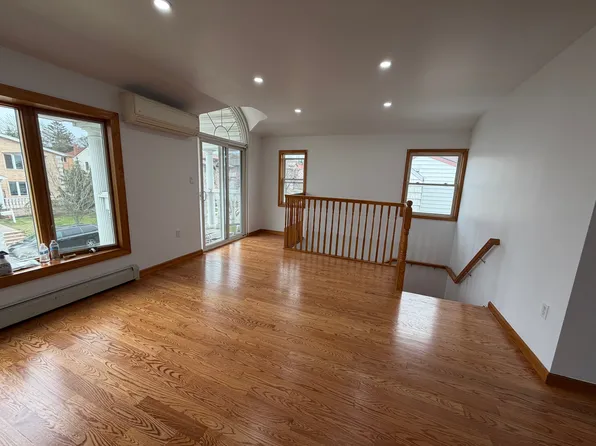 (undisclosed Address), Oakland Gardens, NY 11364