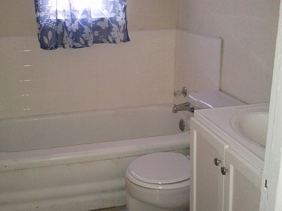 4th image of 1549 Ash St