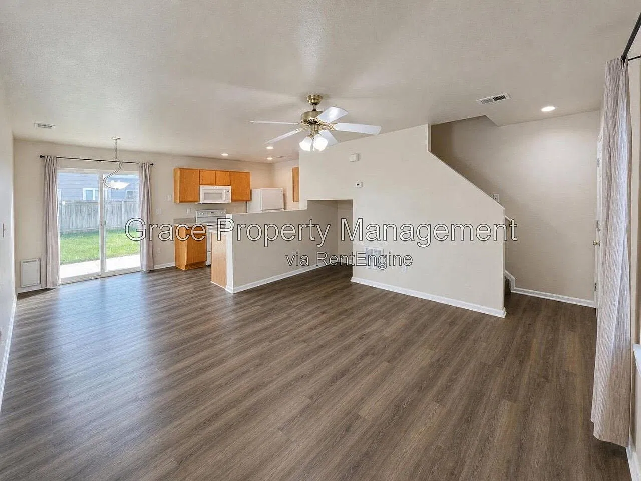 3 bed, 1.0 bath, 1160 sqft, $2,425 — Photo 2