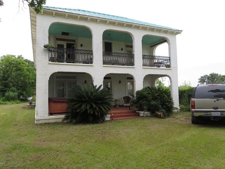 1st image of 110 W Scenic Dr