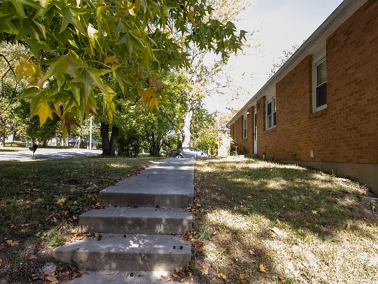 2804 Isherwood Dr — Photo 3