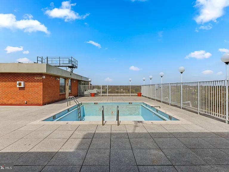 1 E University Pkwy #106 — Photo 38