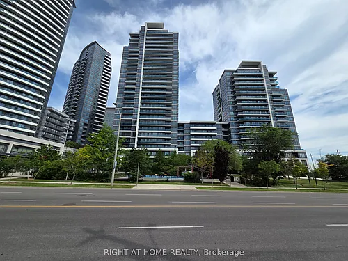 7165 Yonge St Photo 1