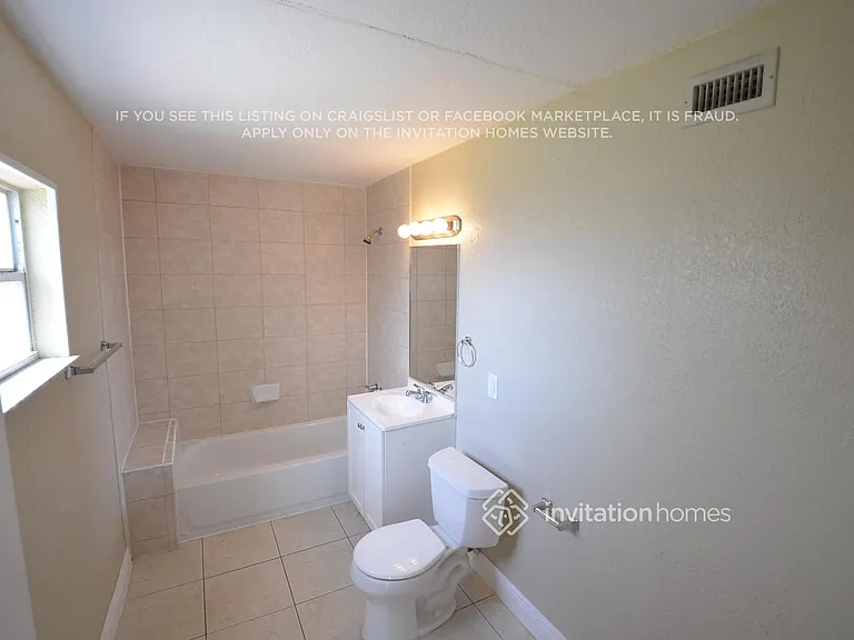 1401 NW 58th Ave — Photo 8